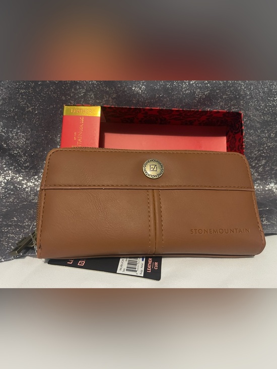 Stone Mountain Accessories Handbags - ✨Stone Mountain Leather Nubuck Tan/Brown Double Zip Around Wallet✨